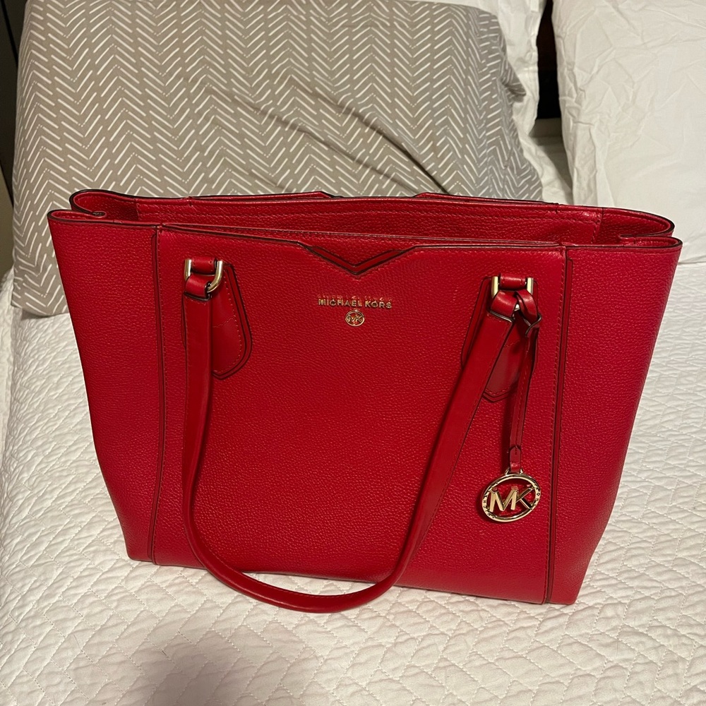 EUC Micheal Kors Tote Zip Top. Multi Pockets